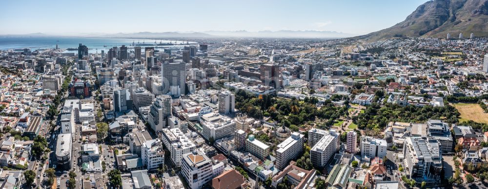 Luftaufnahme Kapstadt - Stadtansicht am Küstenbereich Downtown in Kapstadt in Western Cape, Südafrika