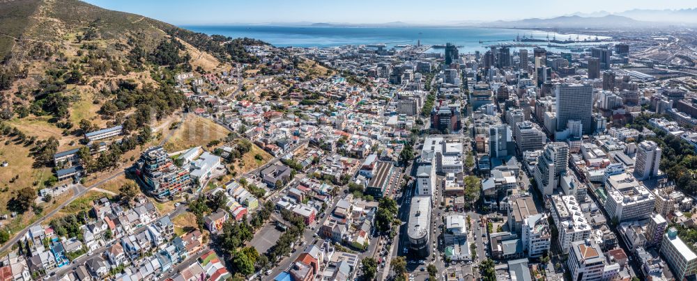 Kapstadt aus der Vogelperspektive: Stadtansicht am Küstenbereich Downtown in Kapstadt in Western Cape, Südafrika