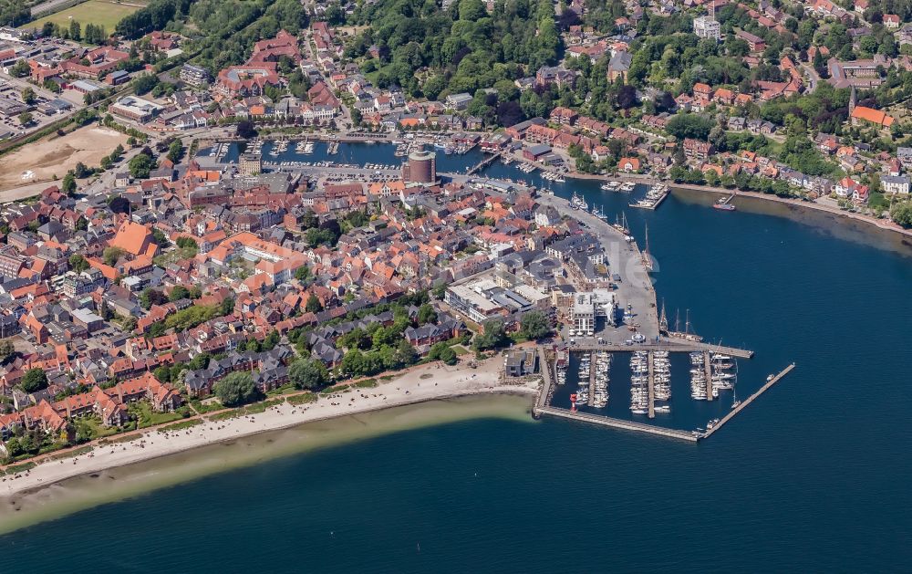 Luftbild Eckernförde - Stadtansicht am Küstenbereich in Eckernförde im Bundesland Schleswig-Holstein, Deutschland
