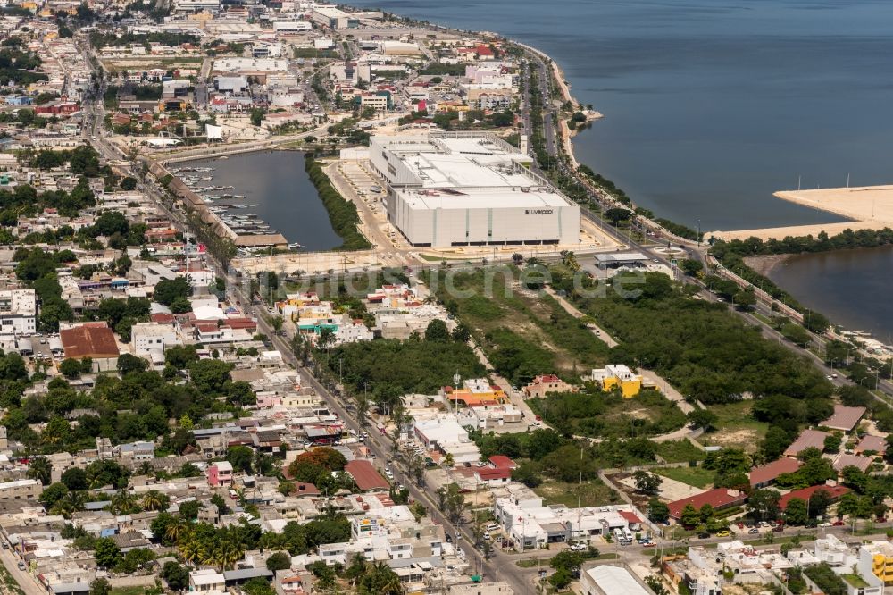 Luftaufnahme Campeche - Stadtansicht am Küstenbereich des Golf von Mexico in Campeche in Mexiko