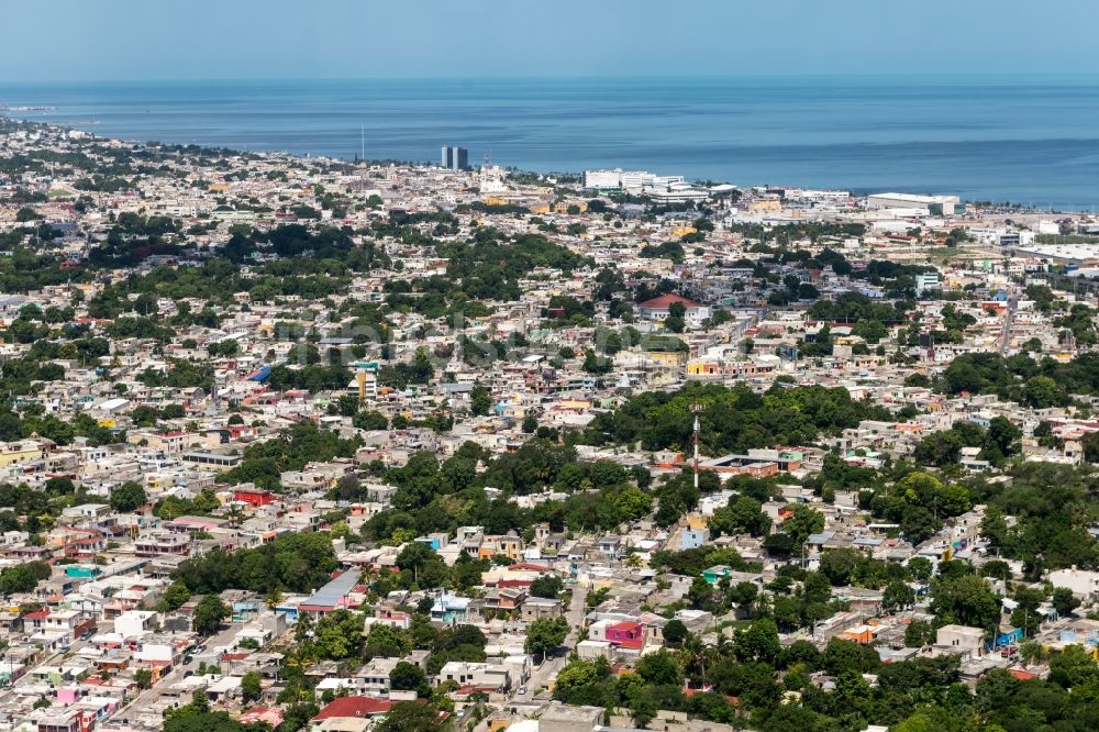 Campeche von oben - Stadtansicht am Küstenbereich des Golf von Mexico in Campeche in Mexiko