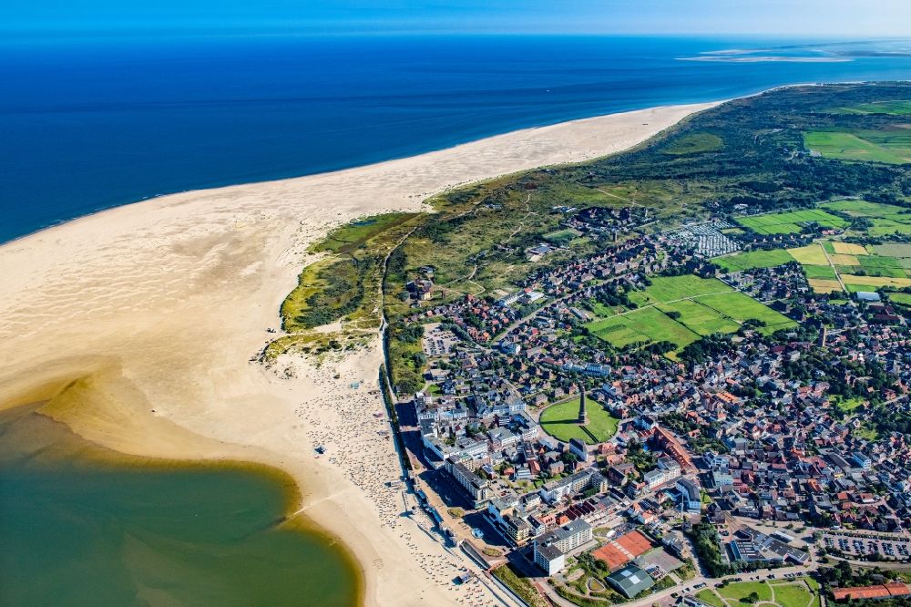 Luftbild Borkum - Stadtansicht am Küstenbereich der Nordsee in Borkum im Bundesland Niedersachsen, Deutschland