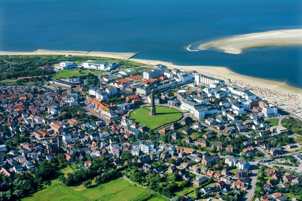 Luftaufnahme Borkum - Stadtansicht am Küstenbereich der Nordsee in Borkum im Bundesland Niedersachsen, Deutschland