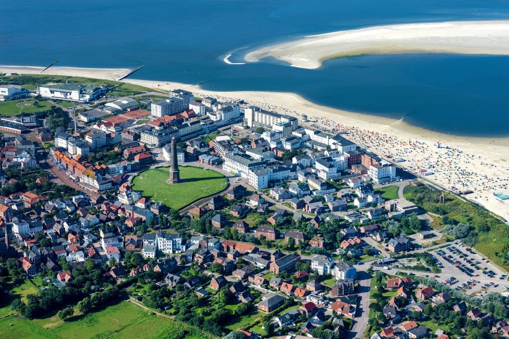 Borkum von oben - Stadtansicht am Küstenbereich der Nordsee in Borkum im Bundesland Niedersachsen, Deutschland