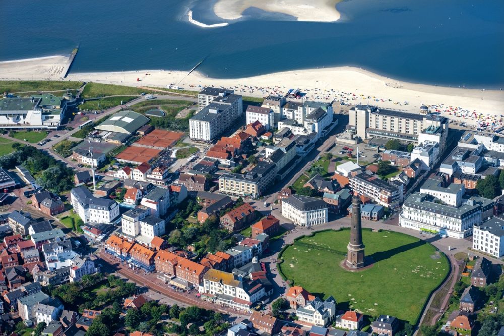 Luftaufnahme Borkum - Stadtansicht am Küstenbereich der Nordsee in Borkum im Bundesland Niedersachsen, Deutschland