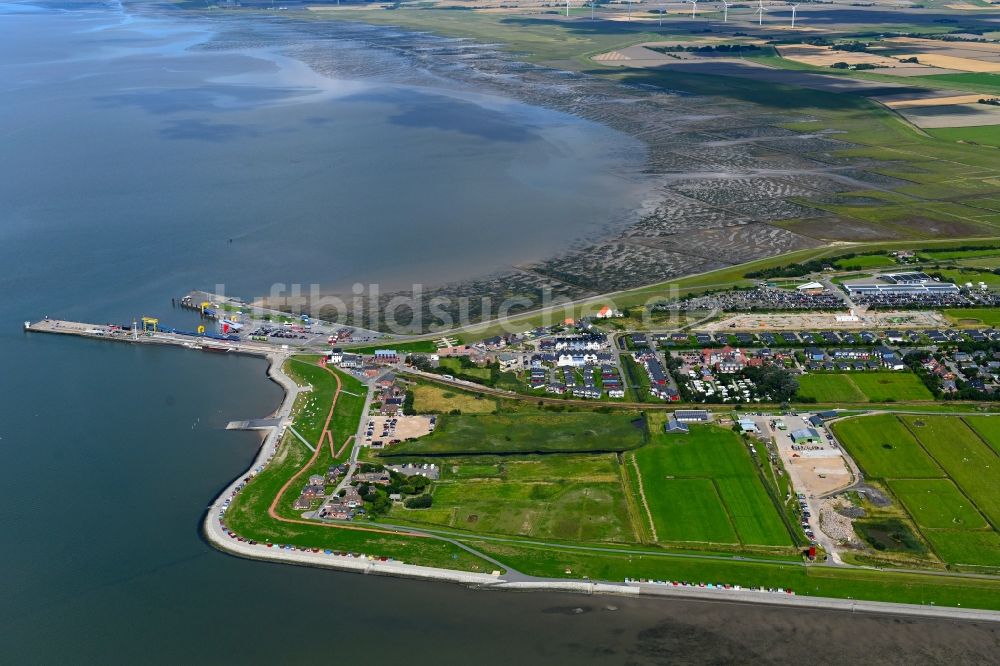 Luftaufnahme Dagebüll - Stadtansicht am Küstenbereich der Nordsee in Dagebüll im Bundesland Schleswig-Holstein, Deutschland