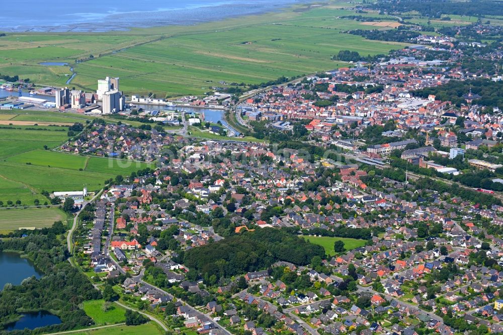 Luftaufnahme Husum - Stadtansicht am Küstenbereich der Nordsee in Husum im Bundesland Schleswig-Holstein, Deutschland