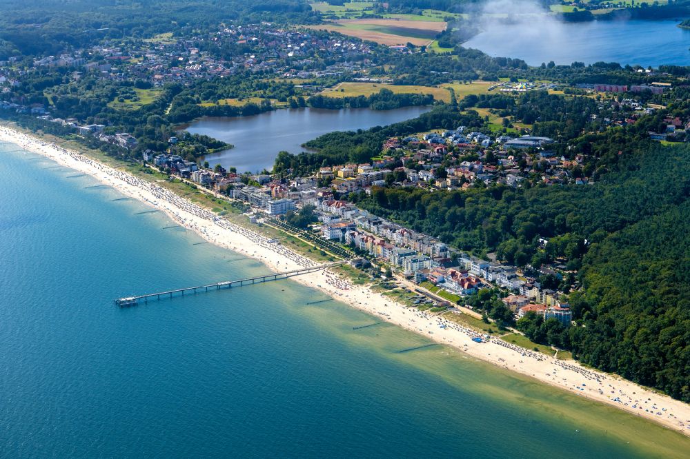 Bansin aus der Vogelperspektive: Stadtansicht am Küstenbereich der Ostsee in Bansin im Bundesland Mecklenburg-Vorpommern, Deutschland
