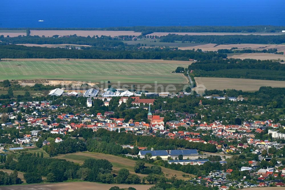 Kröpelin aus der Vogelperspektive: Stadtansicht am Küstenbereich der Ostsee in Kröpelin im Bundesland Mecklenburg-Vorpommern, Deutschland
