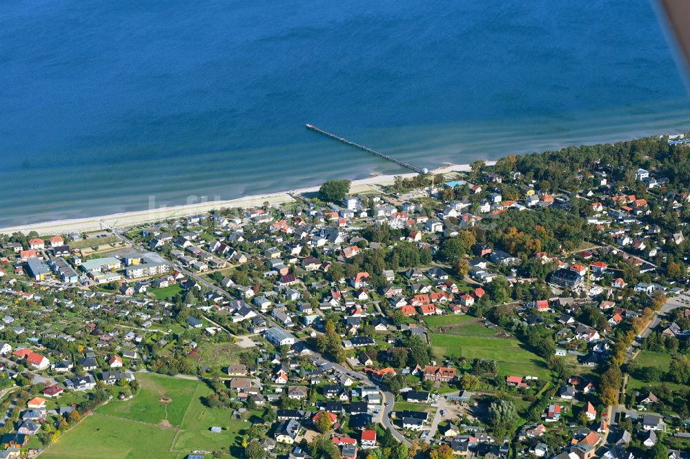 Lubmin aus der Vogelperspektive: Stadtansicht am Küstenbereich der Ostsee in Lubmin im Bundesland Mecklenburg-Vorpommern, Deutschland