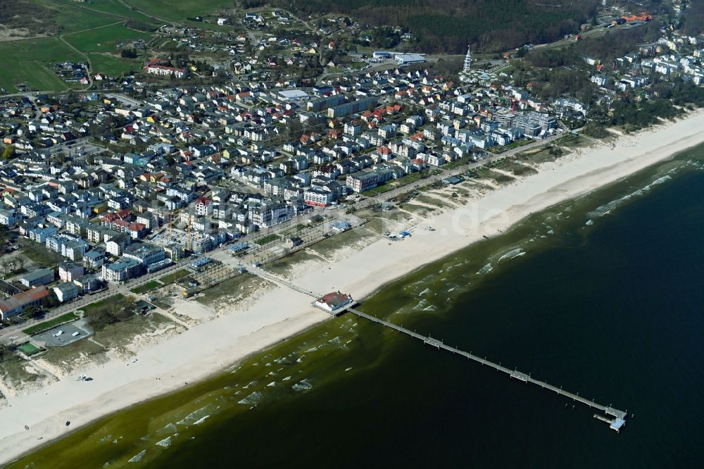 Seebad Ahlbeck von oben - Stadtansicht am Küstenbereich der Ostsee in Seebad Ahlbeck im Bundesland Mecklenburg-Vorpommern, Deutschland