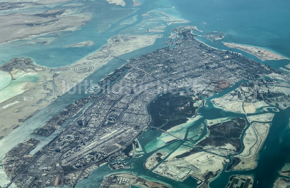 Luftaufnahme Abu Dhabi - Stadtansicht am Küstenbereich Persischer Golf in Abu Dhabi in Vereinigte Arabische Emirate
