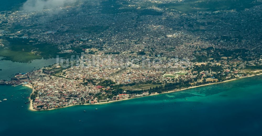 Luftbild Sansibar - Stadtansicht am Küstenbereich Stone Town in Sansibar in Unguja Mjini Magharibi, Tansania