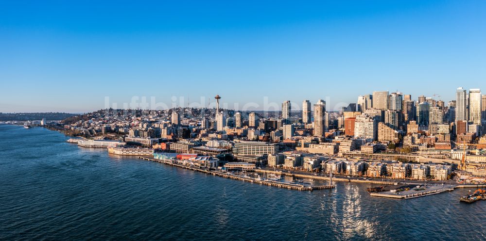 Luftaufnahme Seattle - Stadtansicht am Küstenbereich Waterfront in Seattle in Washington, USA