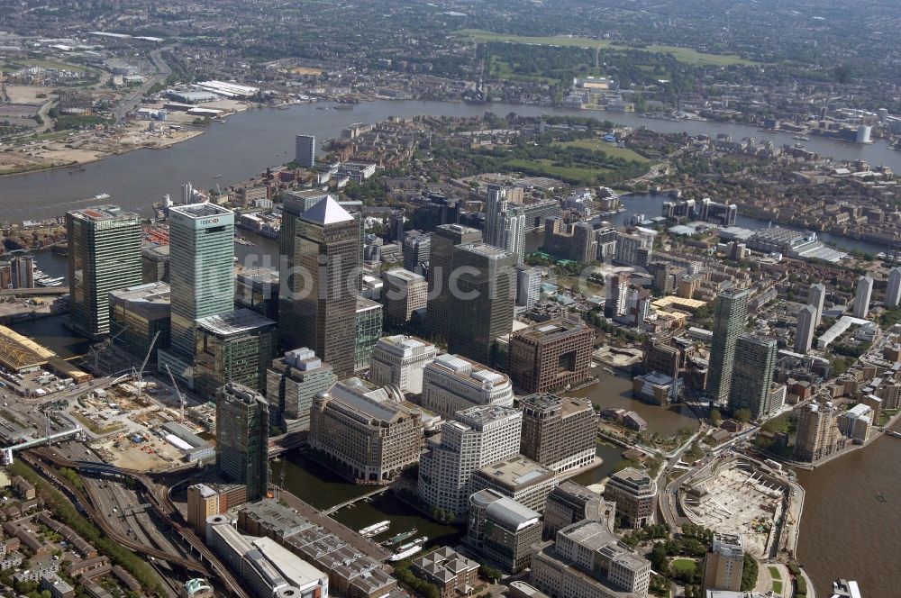 London aus der Vogelperspektive: Stadtansicht vom Londoner Stadtteil Isle of Dogs, dem Bankenviertel und Finanzzentrum der Themsestadt