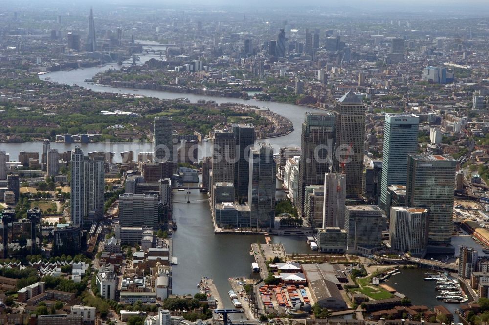 London von oben - Stadtansicht vom Londoner Stadtteil Isle of Dogs, dem Bankenviertel und Finanzzentrum der Themsestadt