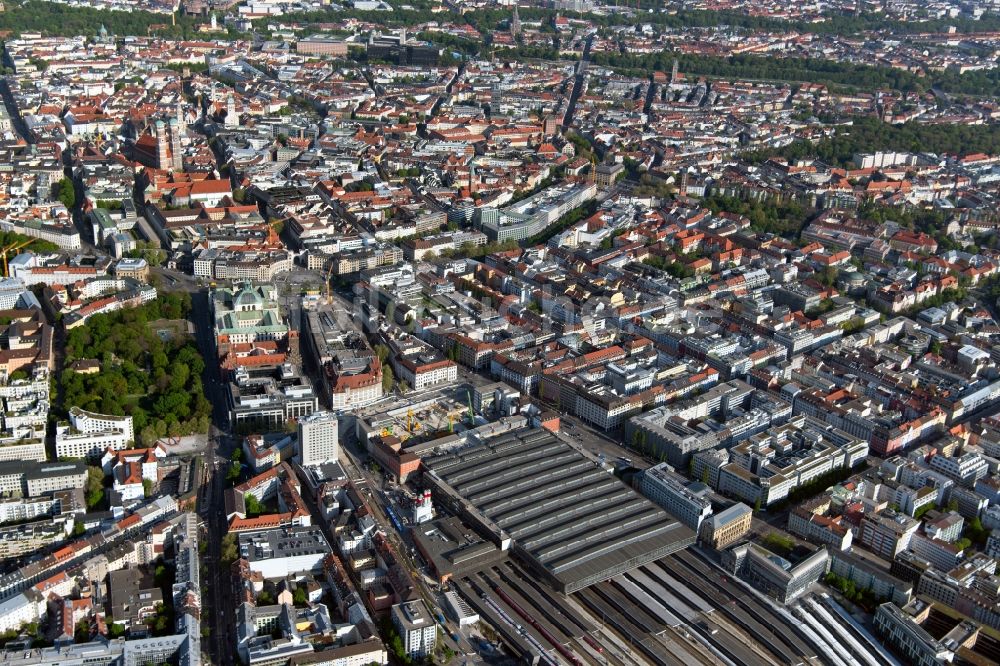 Luftaufnahme München - Stadtansicht von der Ludwigsvorstadt-Isarvorstadt auf die Innenstadt im Stadtgebiet in München im Bundesland Bayern, Deutschland