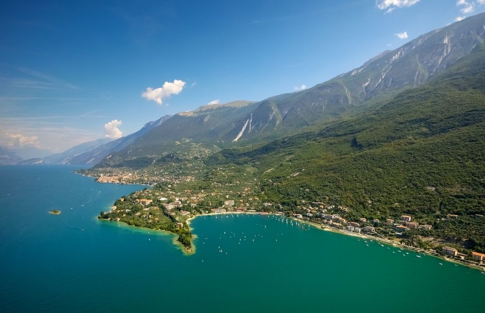 Luftbild Malcesine - Stadtansicht von Malcesine am Garda See in Veneto, Italien