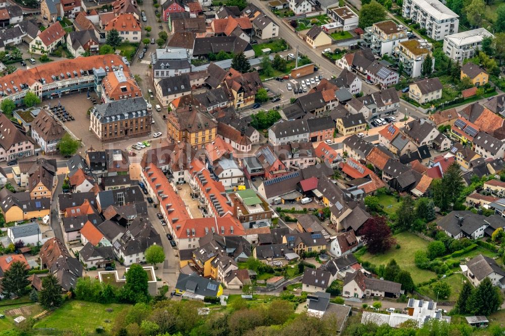 Luftaufnahme Herbolzheim - Stadtansicht Marktplatz und Rathaus im Innenstadtbereich in Herbolzheim im Bundesland Baden-Württemberg, Deutschland