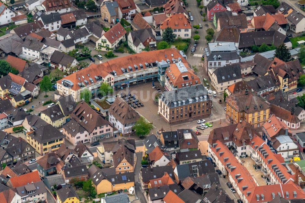 Luftaufnahme Herbolzheim - Stadtansicht Marktplatz und Rathaus im Innenstadtbereich in Herbolzheim im Bundesland Baden-Württemberg, Deutschland