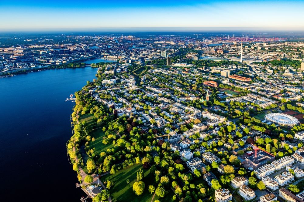 Hamburg von oben - Stadtansicht am Mittelweg - Rothenbaumchaussee im Stadtgebiet im Ortsteil Harvestehude in Hamburg, Deutschland