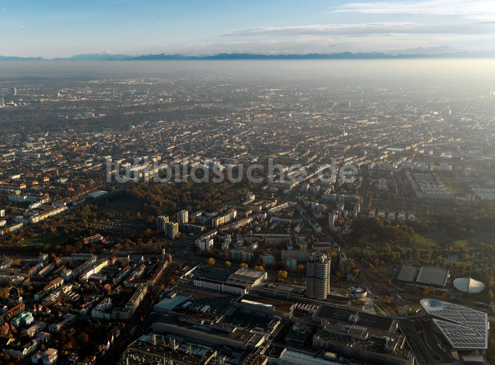 Luftaufnahme München - Stadtansicht von München im Bundesland Bayern