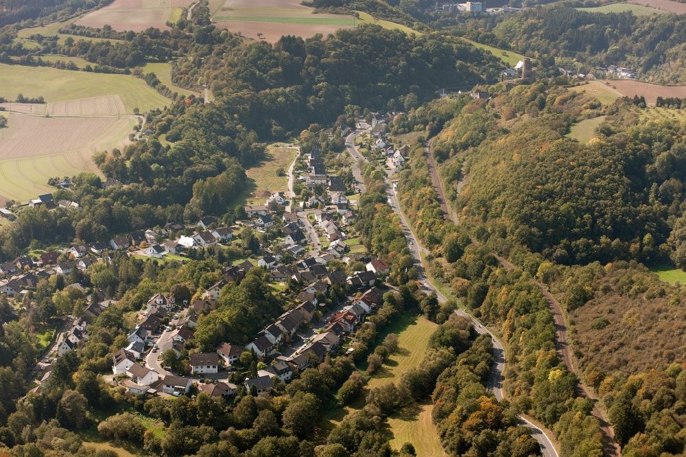 Monreal von oben - Stadtansicht von Monreal im Bundesland Rheinland-Pfalz