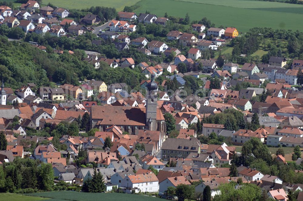 Luftbild Estenfeld - Stadtansicht und Neue St.-Maritius-Kirche Estenfeld