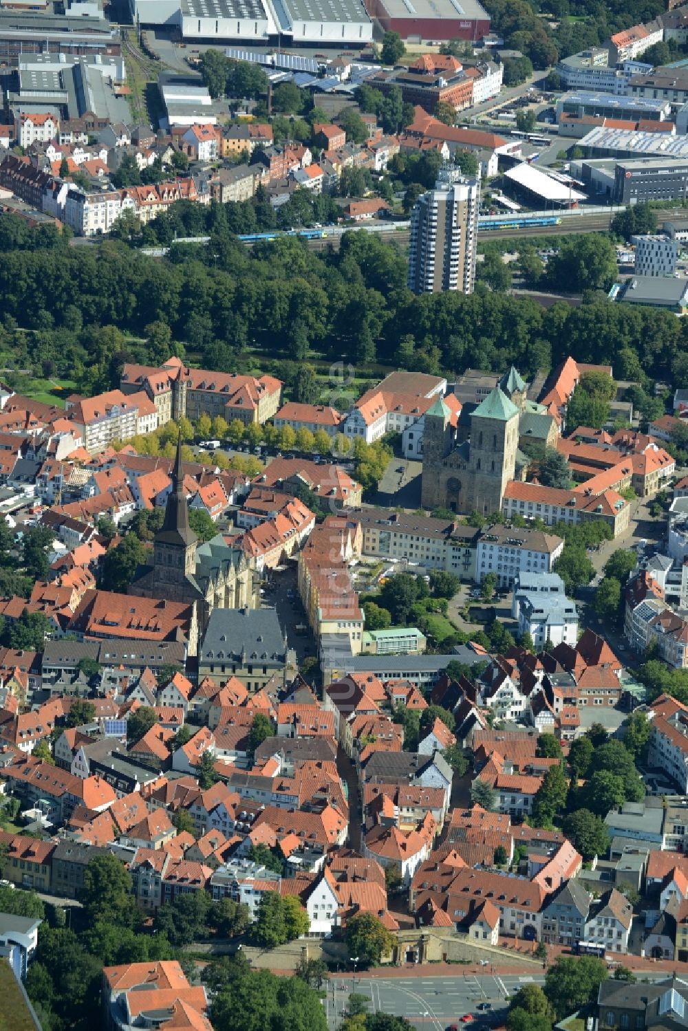 Osnabrück von oben - Stadtansicht der nördlichen Innenstadt von Osnabrück und ihrer Wahrzeichen im Bundesland Niedersachsen