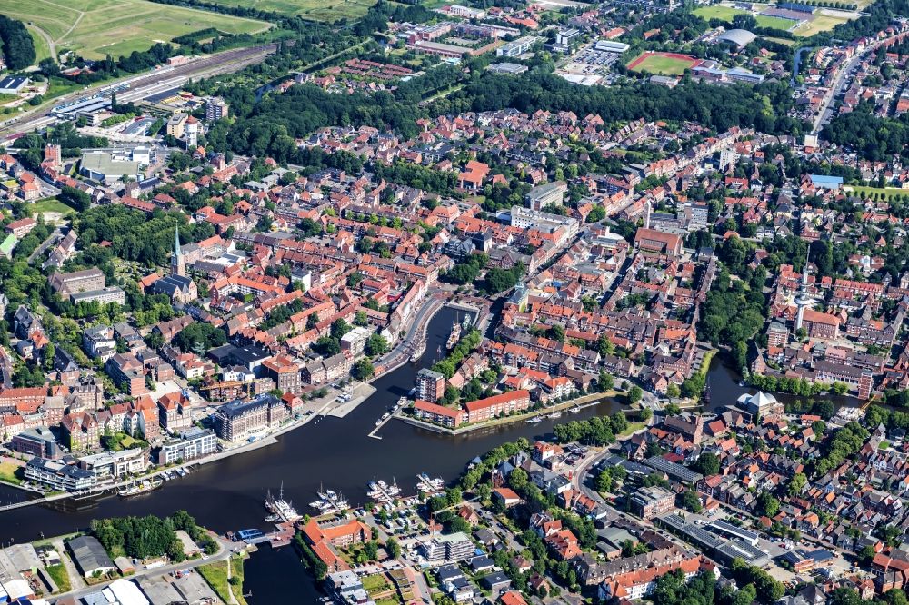 Luftbild Emden - Stadtansicht vom Ortszentrum von Emden in Ostfriesland im Bundesland Niedersachen