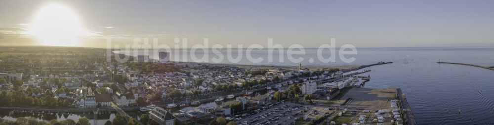 Rostock von oben - Stadtansicht an der Ostseeküste im Stadtgebiet im Ortsteil Warnemünde in Rostock im Bundesland Mecklenburg-Vorpommern, Deutschland