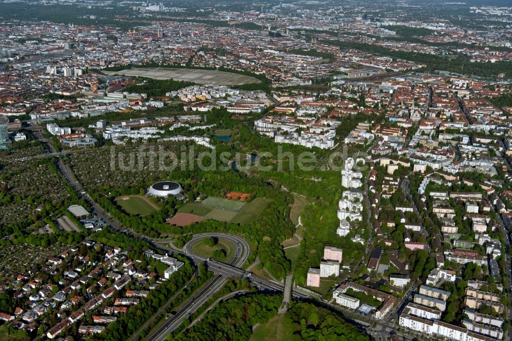 München von oben - Stadtansicht von Sendling-Westpark mit Blick auf die Innenstadt im Stadtgebiet in München im Bundesland Bayern, Deutschland