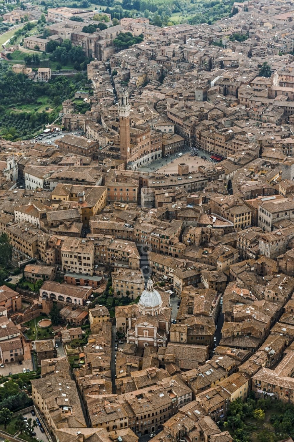 Siena aus der Vogelperspektive: Stadtansicht von Siena in der gleichnamigen Provinz in Italien