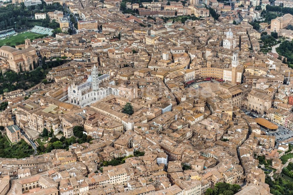 Siena von oben - Stadtansicht von Siena in der gleichnamigen Provinz in Italien