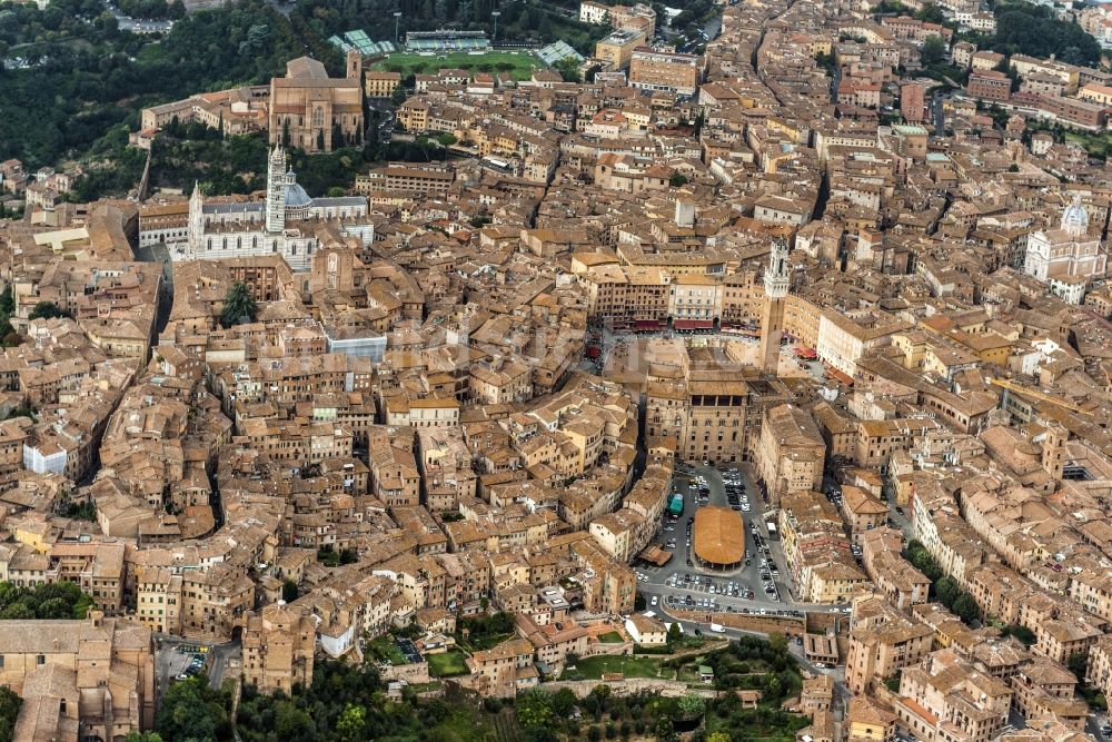 Siena aus der Vogelperspektive: Stadtansicht von Siena in der gleichnamigen Provinz in Italien