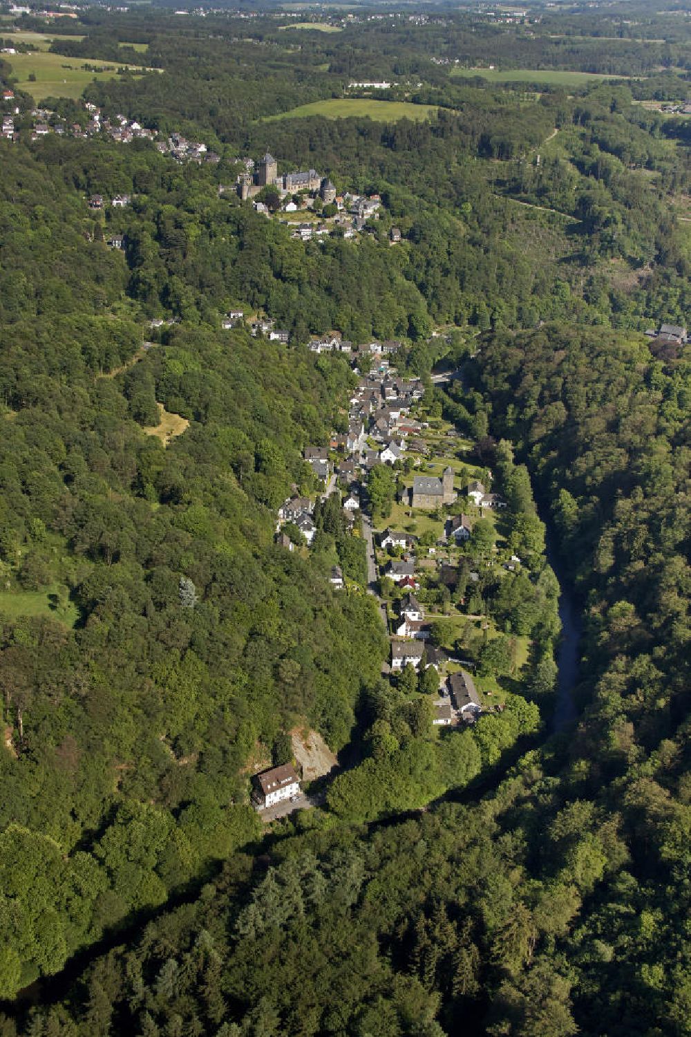 Luftbild Burg / Solingen - Stadtansicht vom Solinger Stadtteil Burg