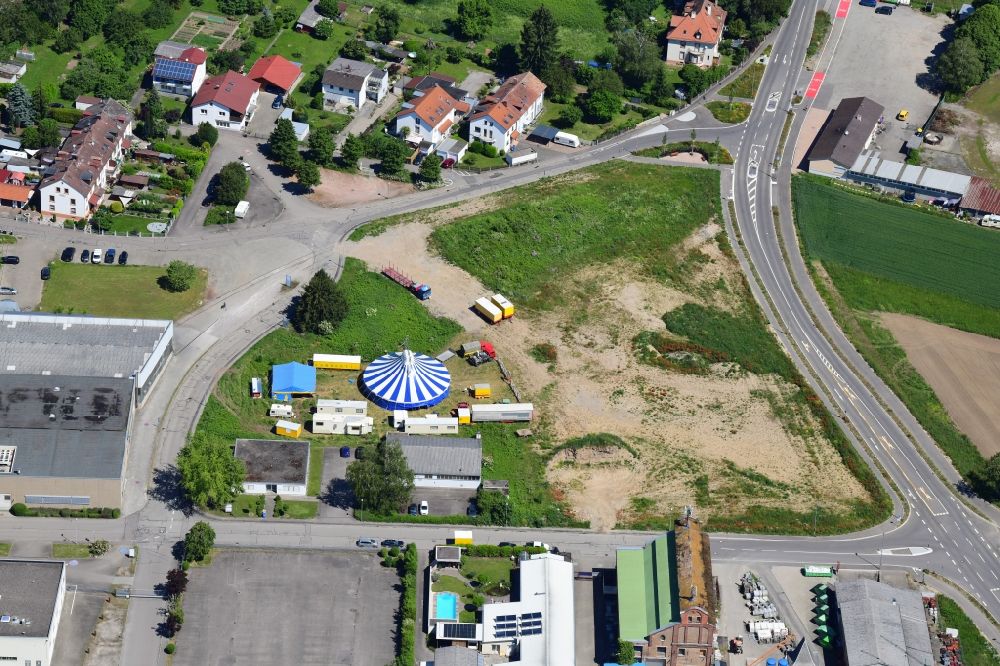 Grenzach-Wyhlen von oben - Stadtansicht an der Solvaystraße mit Zirkus Zelt im Ortsteil Wyhlen in Grenzach-Wyhlen im Bundesland Baden-Württemberg, Deutschland
