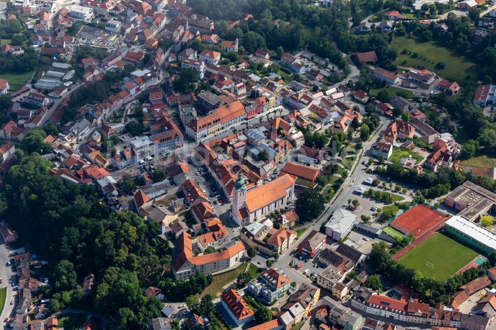 Landau an der Isar von oben - Stadtansicht im Stadtgebiet in Landau an der Isar im Bundesland Bayern, Deutschland