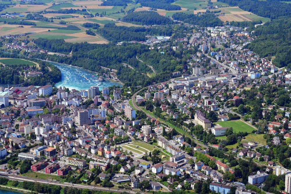 Neuhausen am Rheinfall aus der Vogelperspektive: Stadtansicht im Stadtgebiet von Neuhausen am Rheinfall im Kanton Schaffhausen, Schweiz