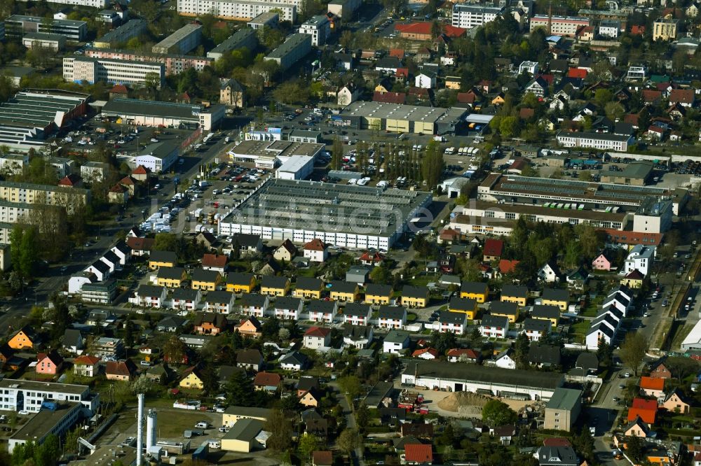 Luftaufnahme Berlin - Stadtansicht im Stadtgebiet im Ortsteil Niederschönhausen in Berlin, Deutschland