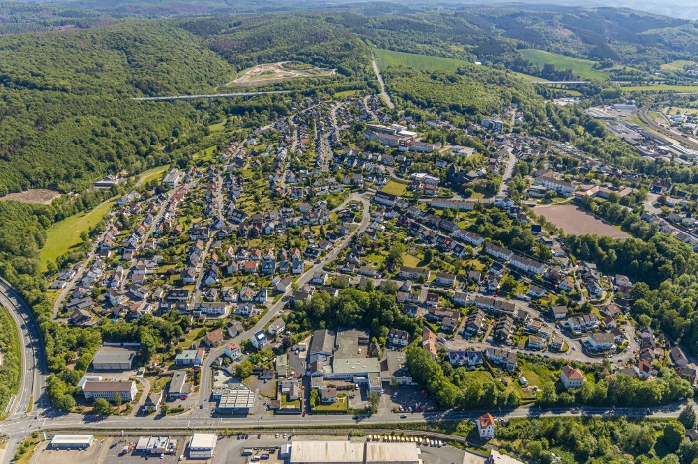Luftaufnahme Arnsberg - Stadtansicht im Stadtgebiet im Ortsteil Wennigloh in Arnsberg im Bundesland Nordrhein-Westfalen, Deutschland