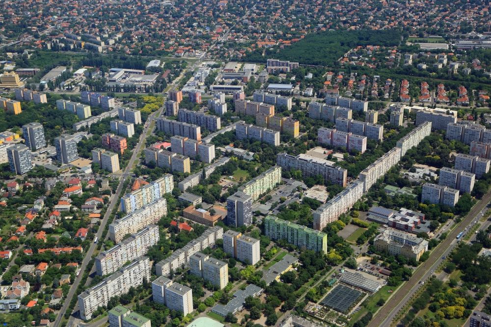 Luftbild Budapest - Stadtansicht im Stadtteil Alsorakos mit Plattenbauten im Bezirk XIV. kerület in Budapest in Ungarn