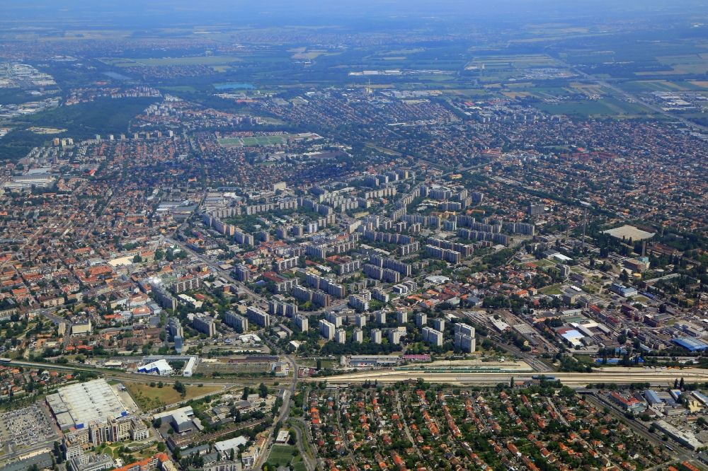 Luftbild Budapest - Stadtansicht vom Stadtteil Angyalfid im Stadtgebiet im Bezirk IV. kerület in Budapest in Ungarn