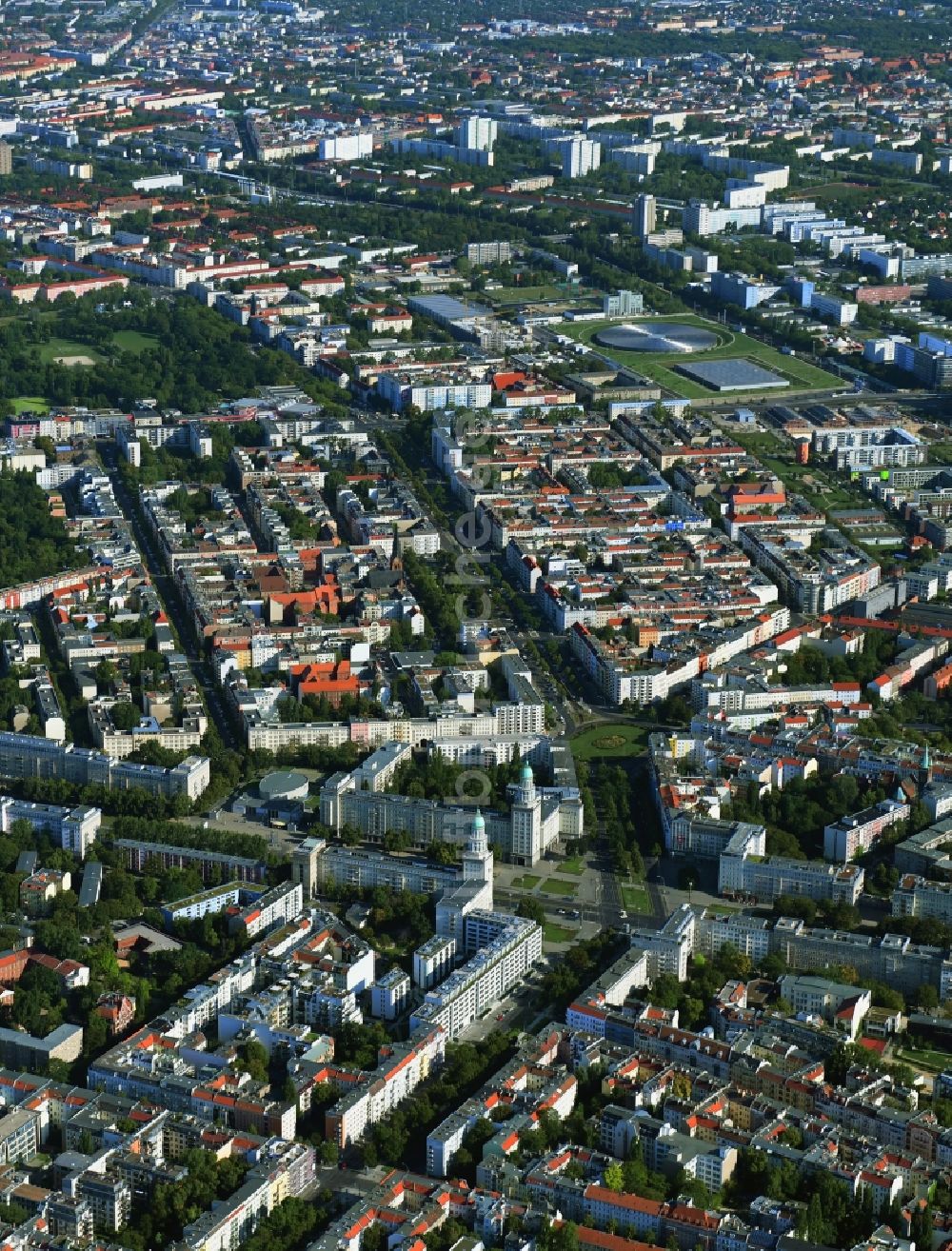 Luftaufnahme Berlin - Stadtansicht vom Stadtteil Friedrichshain in Berlin, Deutschland
