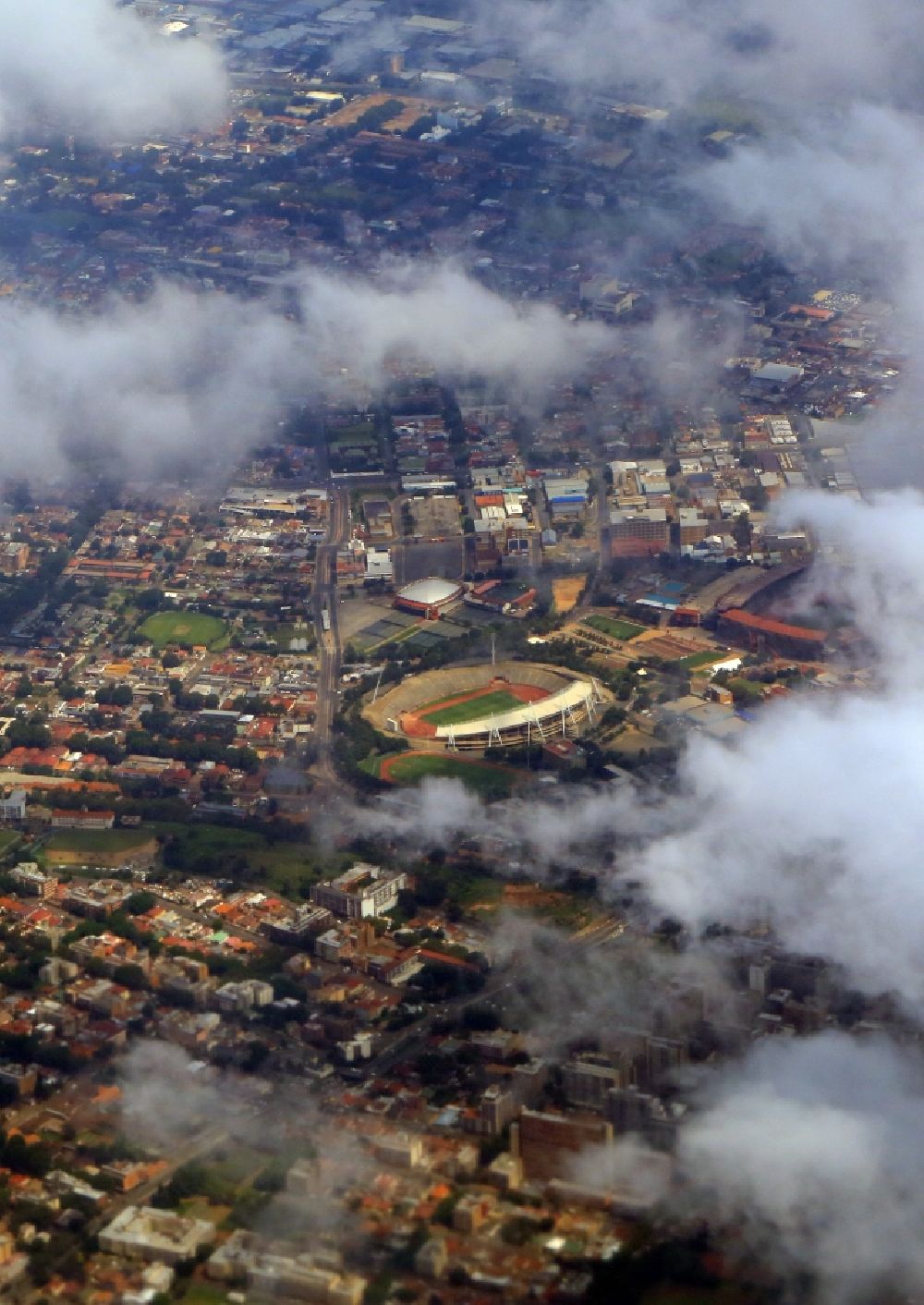 Luftbild Johannesburg - Stadtansicht im Stadtteil New Doornfontein mit dem Bertrams Stadion und Ellis Park Stadion im Stadtgebiet in Johannesburg in Gauteng, Südafrika