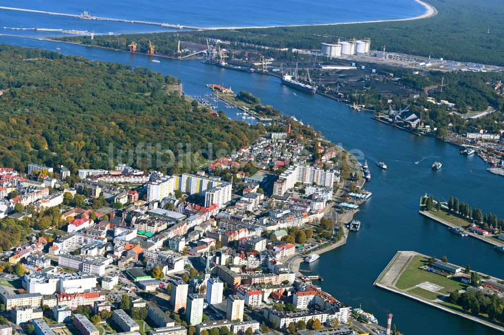 Luftaufnahme Swinemünde - Stadtansicht von Swinemuende in Westpommern, Polen