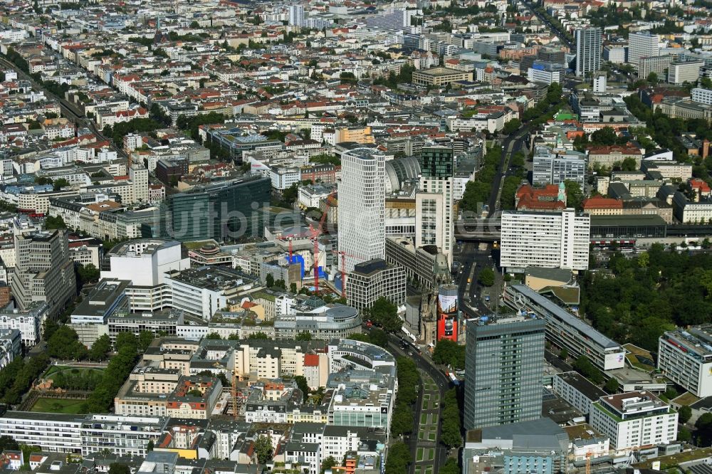 Luftaufnahme Berlin - Stadtansicht Tauentziehn - Budapester Straße - Breitscheidplatz im Stadtgebiet im Ortsteil Charlottenburg in Berlin, Deutschland