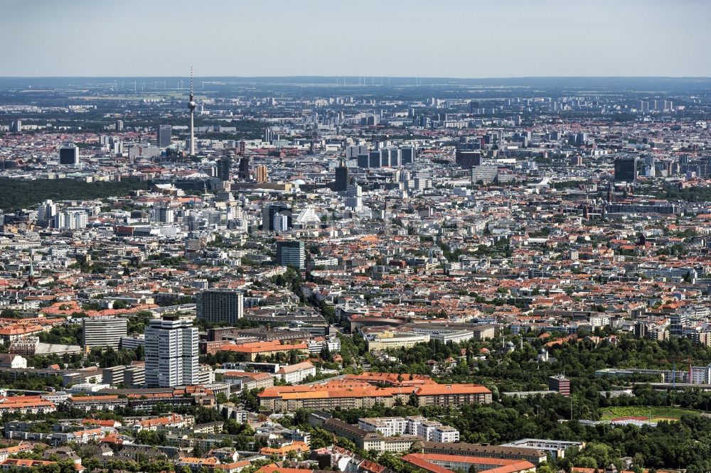 Luftbild Berlin - Stadtansicht Tempelhof, Kreuzberg und Stadtmitte im Stadtgebiet in Berlin, Deutschland