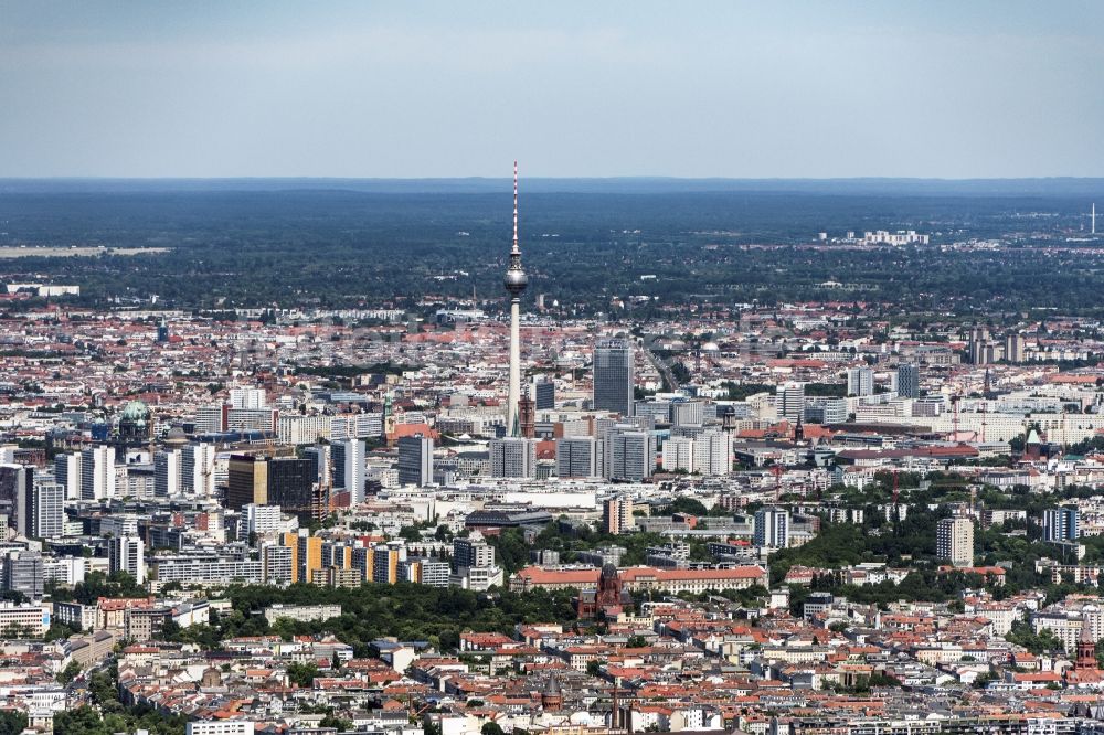 Berlin aus der Vogelperspektive: Stadtansicht Tempelhof, Kreuzberg und Stadtmitte im Stadtgebiet in Berlin, Deutschland
