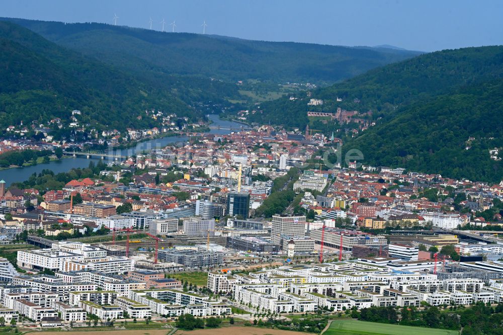 Heidelberg von oben - Stadtansicht am Ufer des Flusses Neckar in Heidelberg im Bundesland Baden-Württemberg, Deutschland